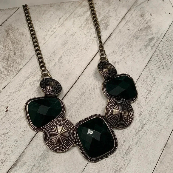 Hunter Green Statement Necklace - Picture 1 of 4